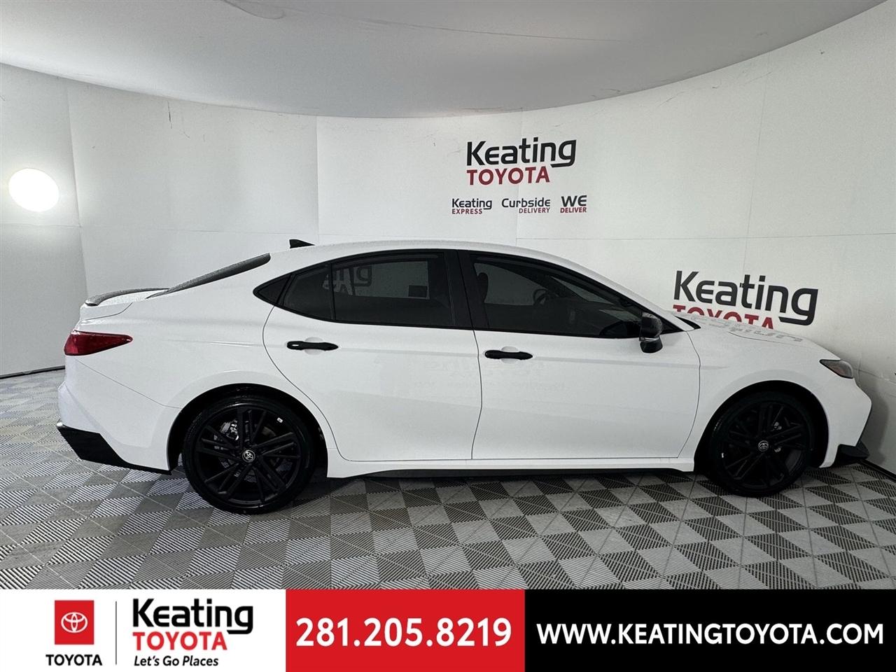 Toyota Camry Hybrid XLE 2026