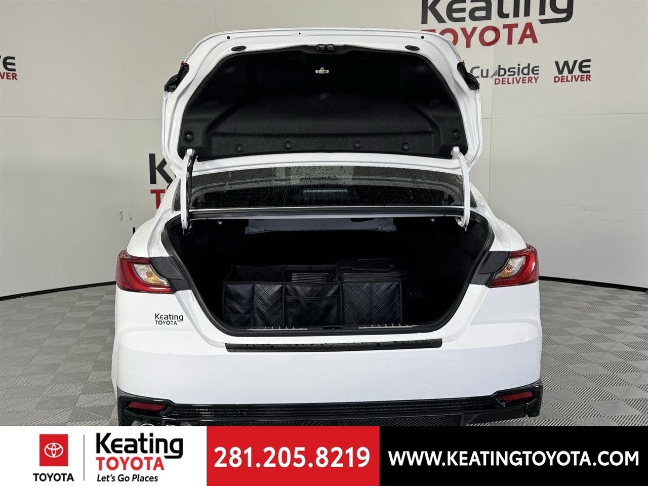 Toyota Camry Hybrid XLE 2026