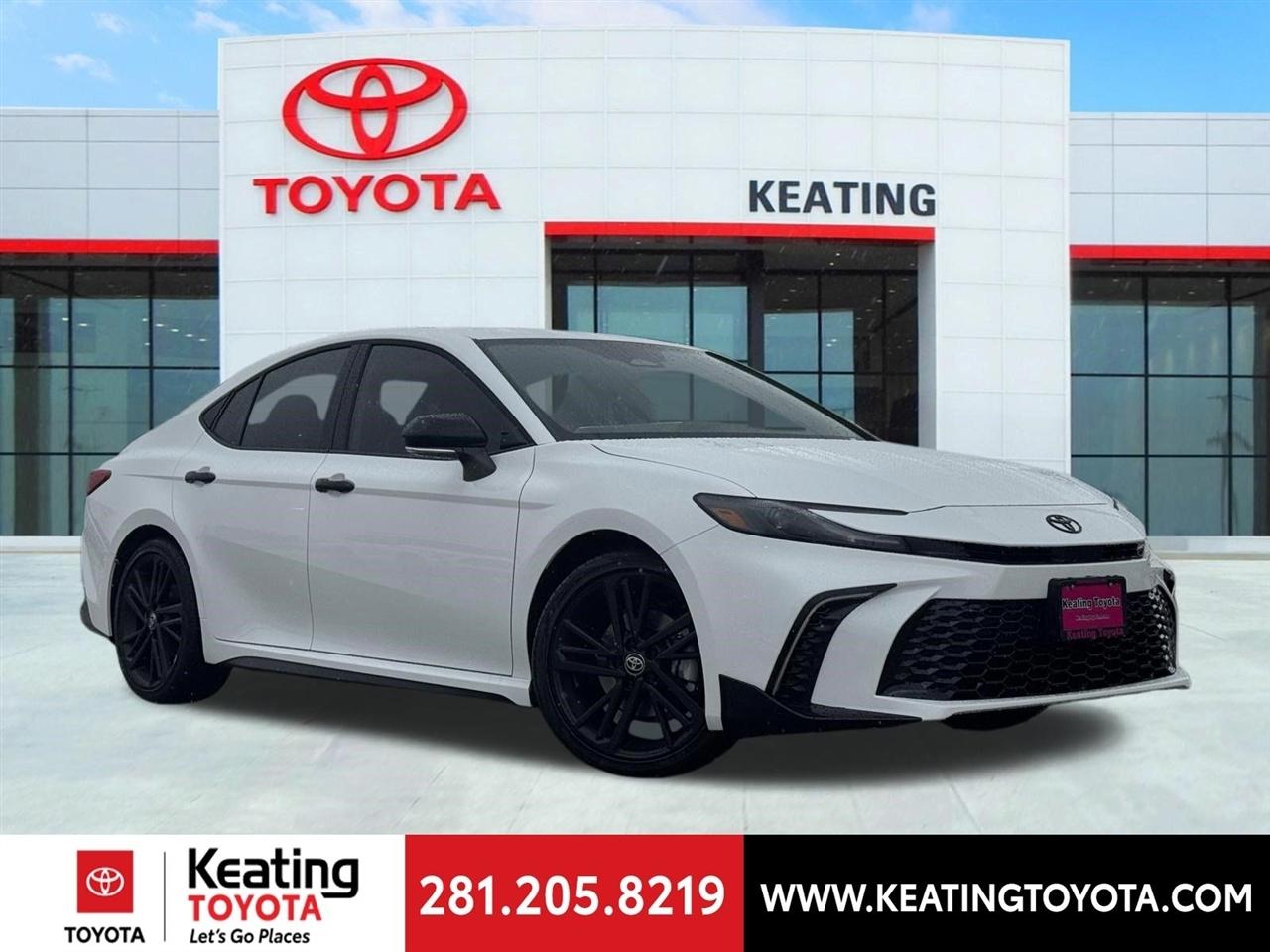 Toyota Camry Hybrid XLE 2026