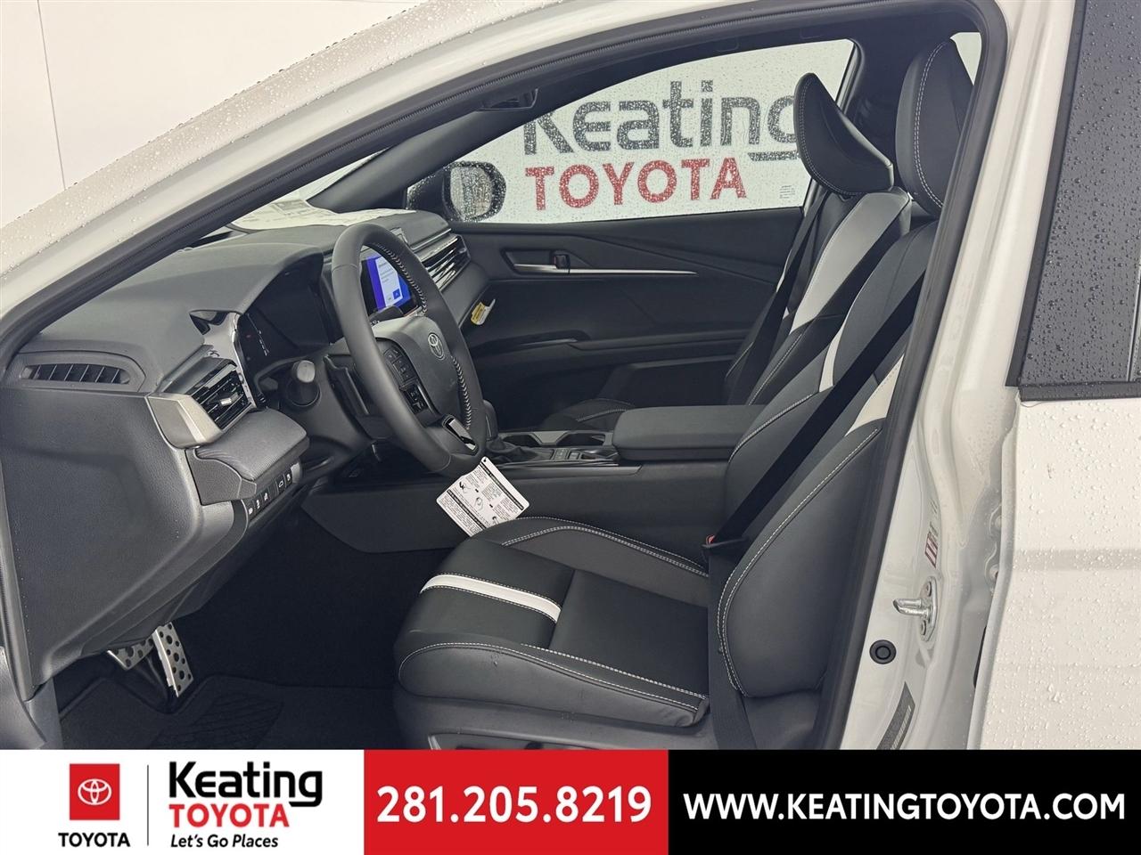 Toyota Camry Hybrid XLE 2026