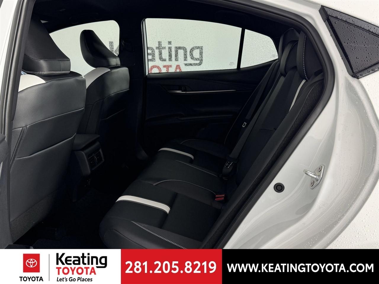 Toyota Camry Hybrid XLE 2026