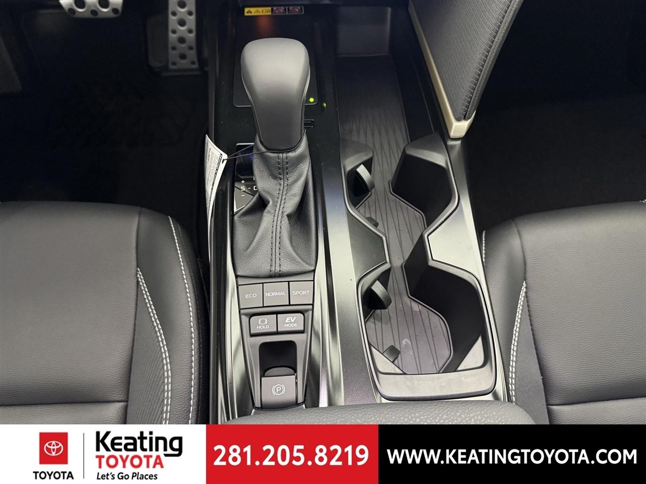 Toyota Camry Hybrid XLE 2026