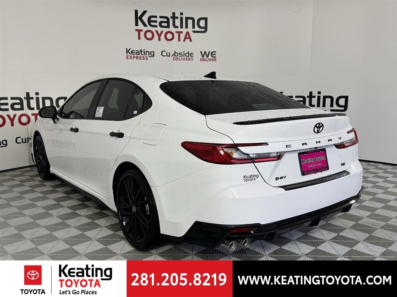 Toyota Camry Hybrid XLE 2026