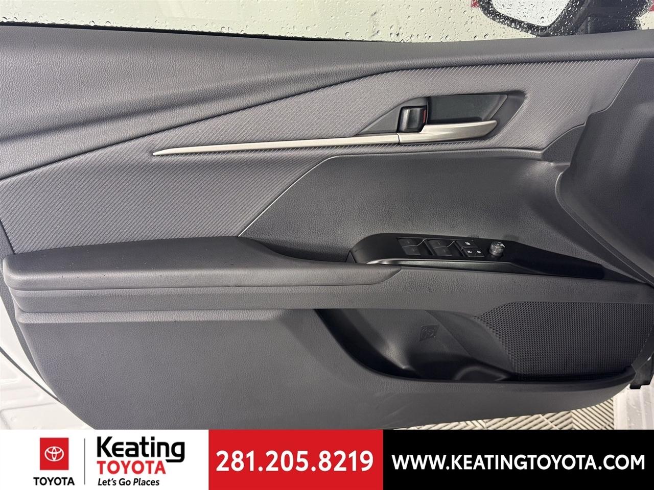 Toyota Camry Hybrid XLE 2026