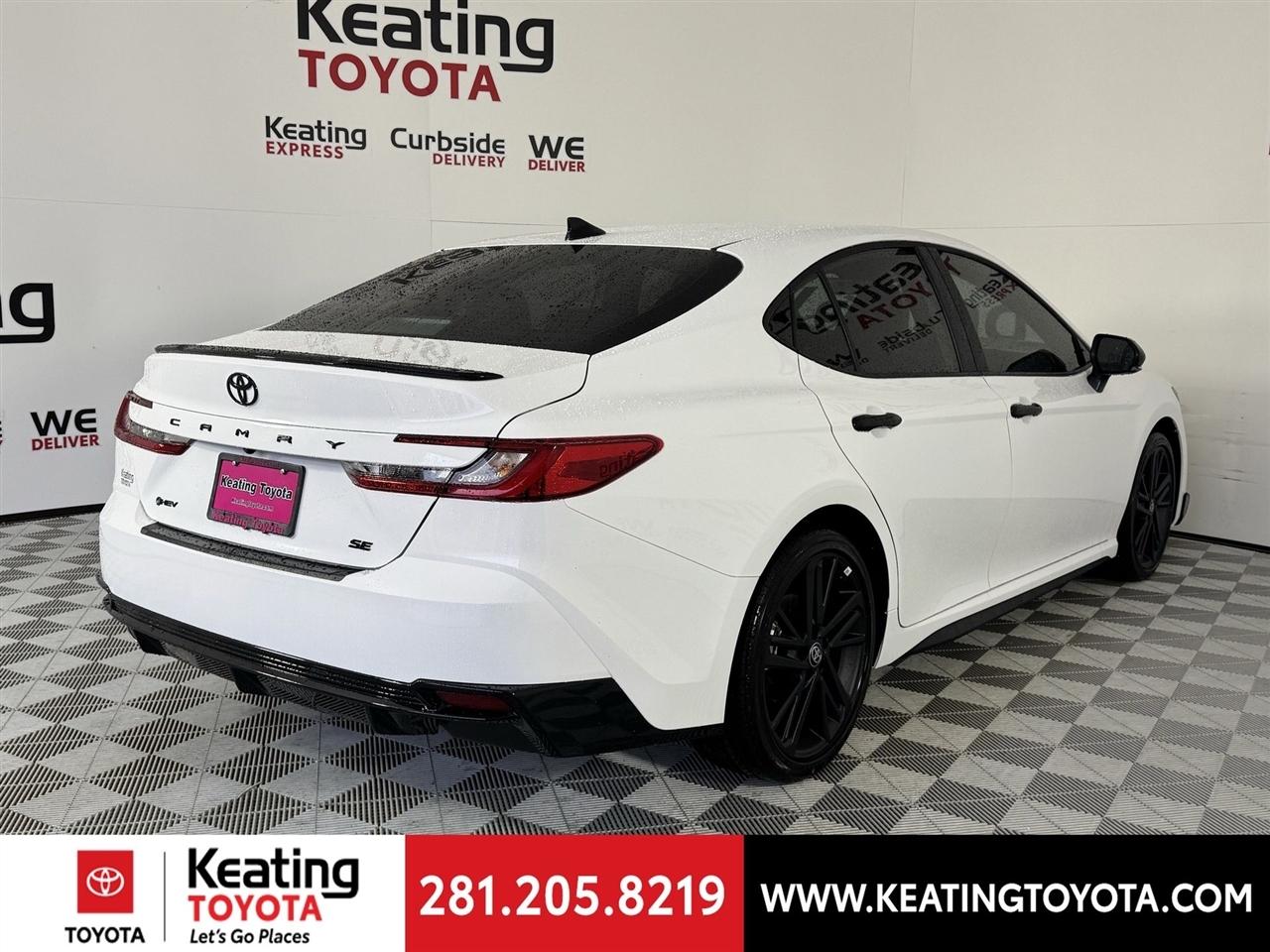 Toyota Camry Hybrid XLE 2026