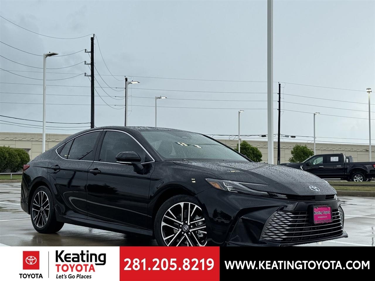 Toyota Camry Hybrid XLE 2026