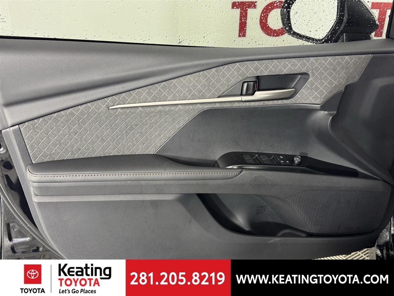 Toyota Camry Hybrid XLE 2026