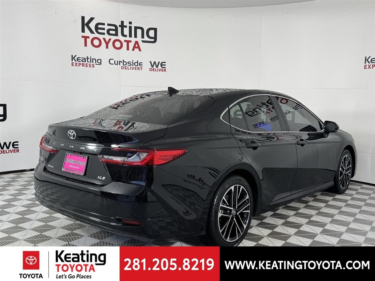 Toyota Camry Hybrid XLE 2026