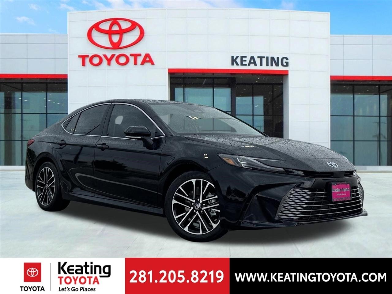 Toyota Camry Hybrid XLE 2026