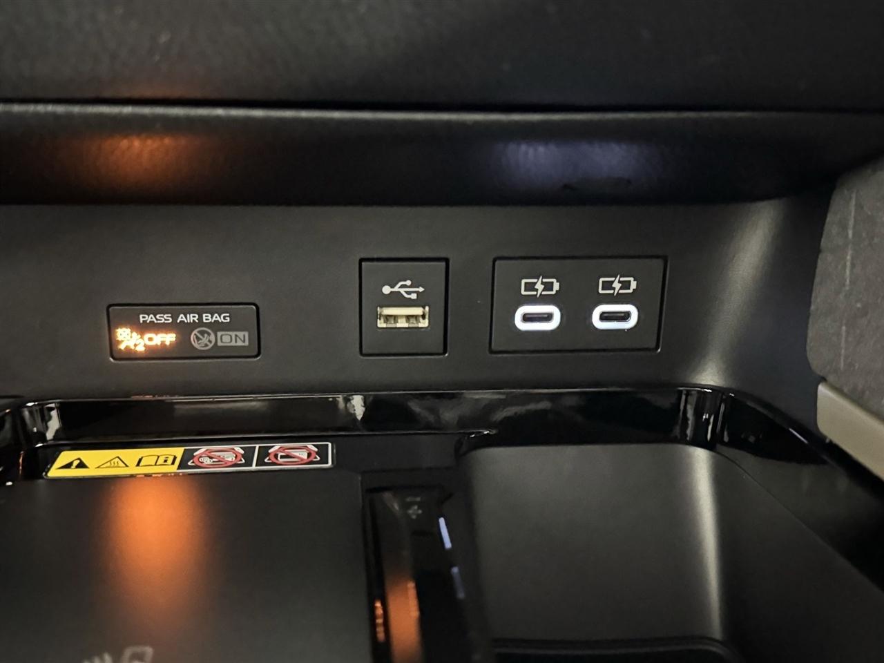 Toyota Camry Hybrid XLE 2026