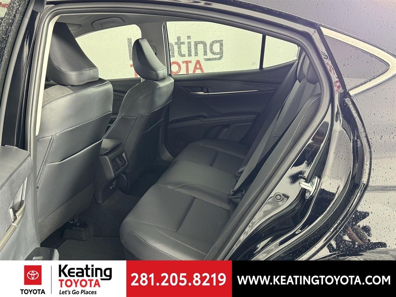 Toyota Camry Hybrid XLE 2026