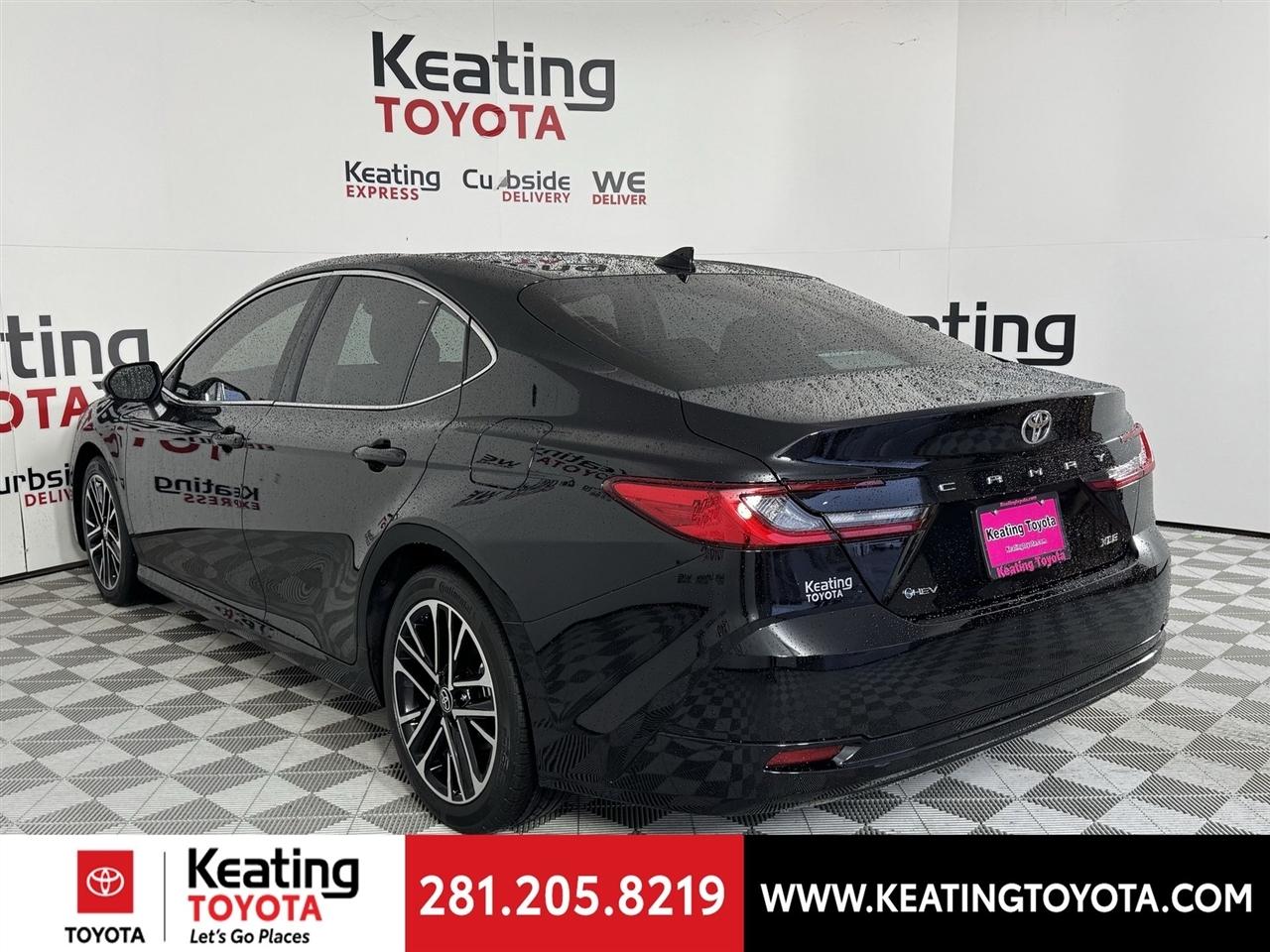 Toyota Camry Hybrid XLE 2026