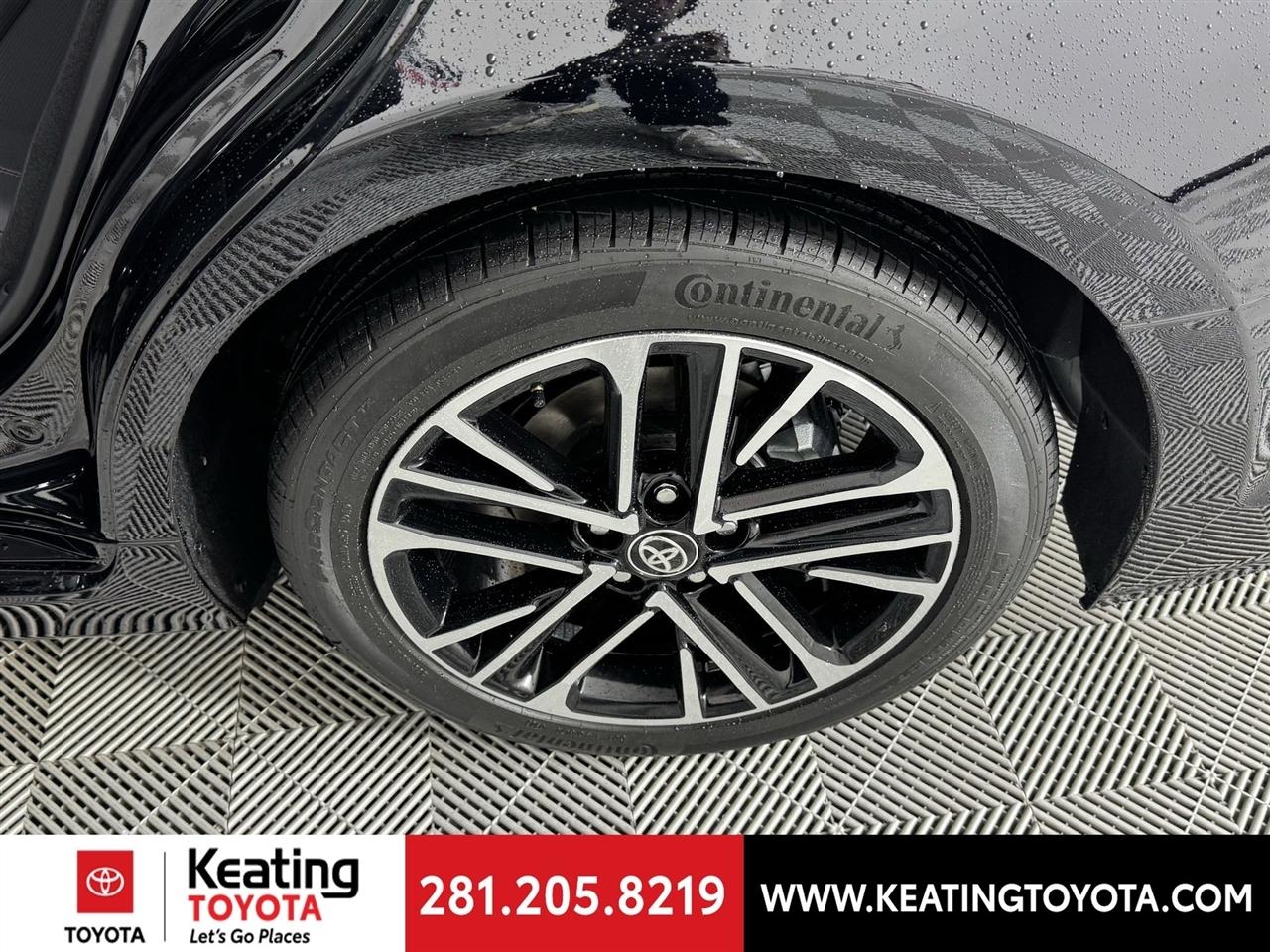 Toyota Camry Hybrid XLE 2026