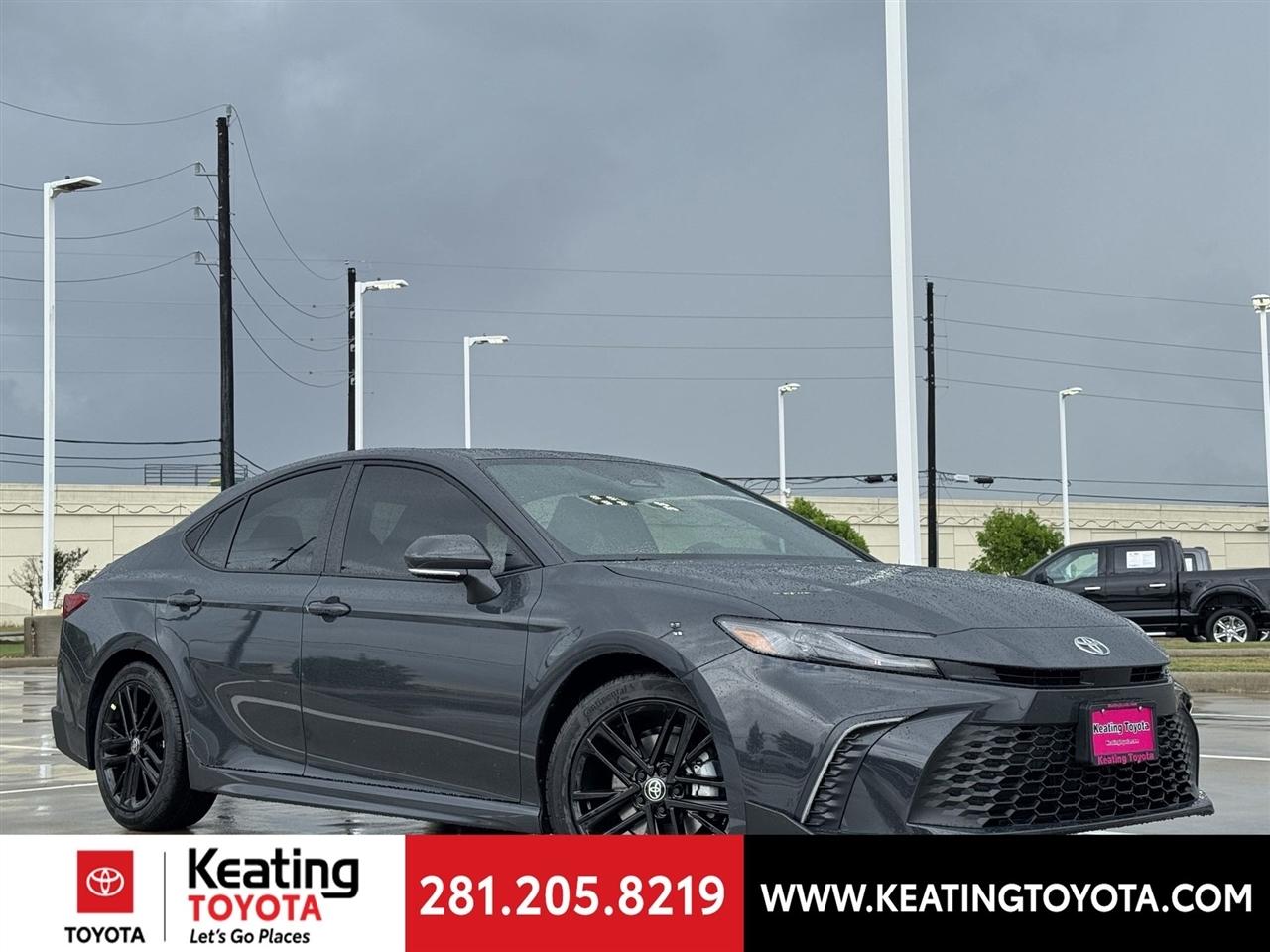 Toyota Camry Hybrid XLE 2026