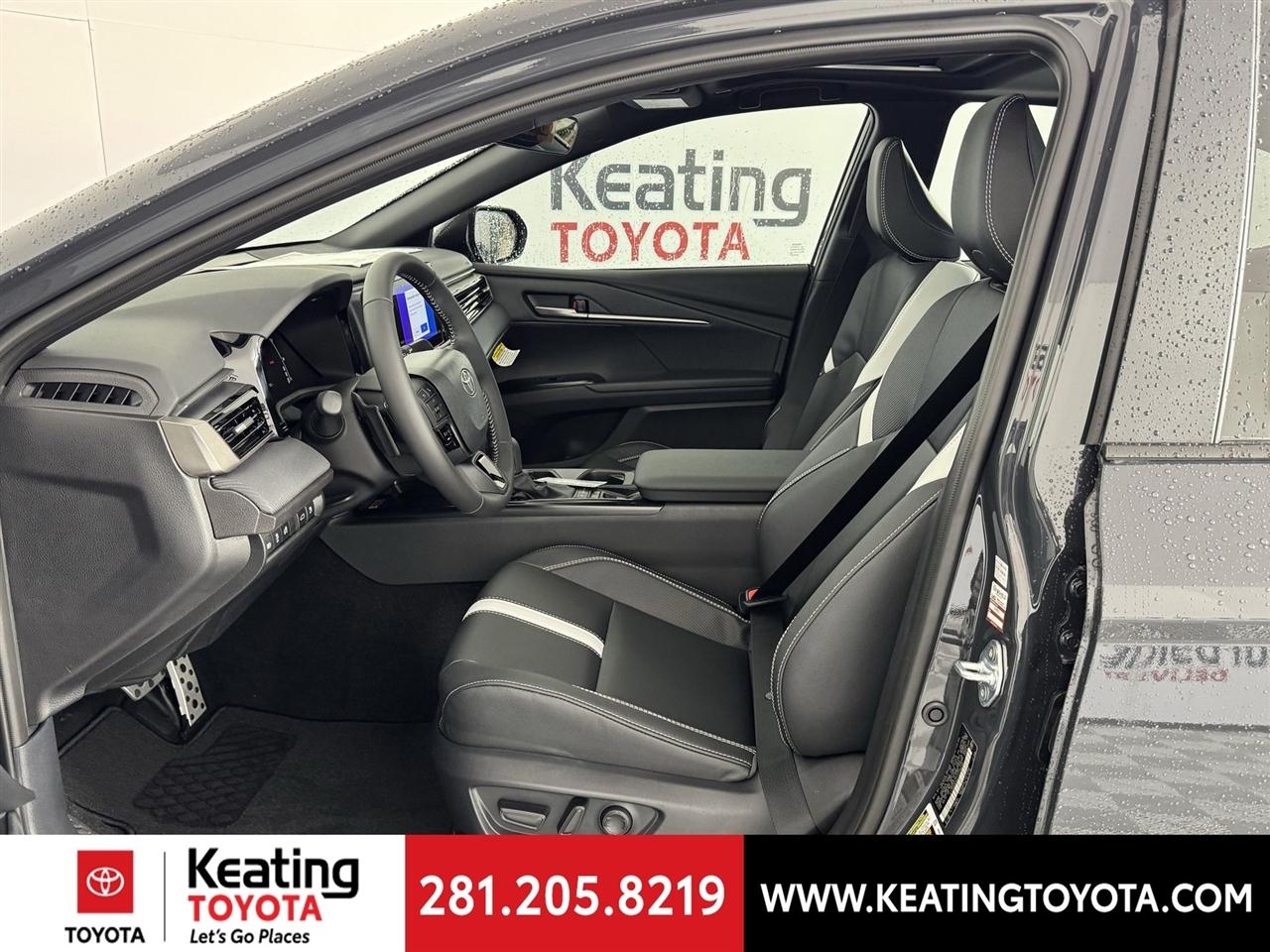 Toyota Camry Hybrid XLE 2026