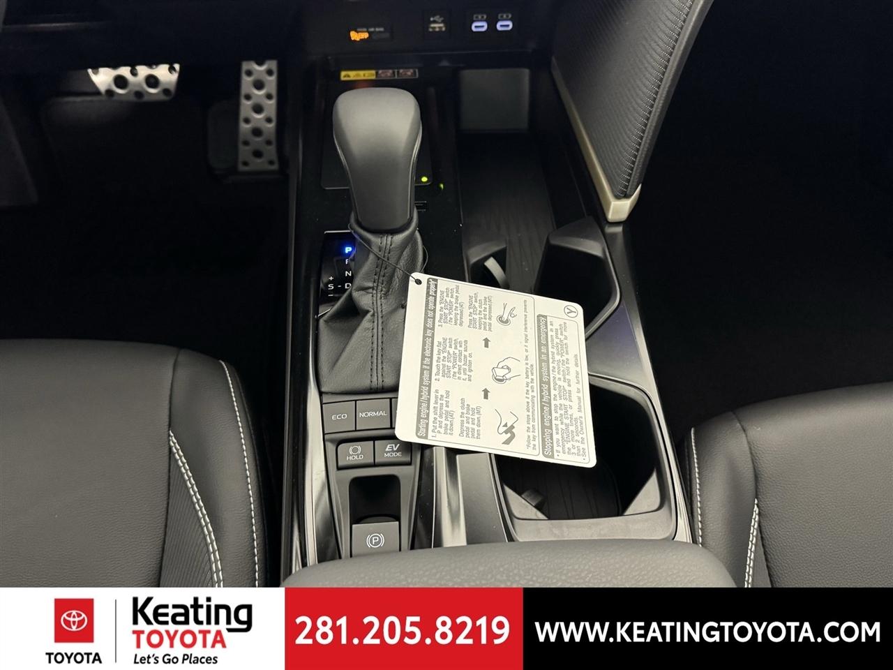 Toyota Camry Hybrid XLE 2026