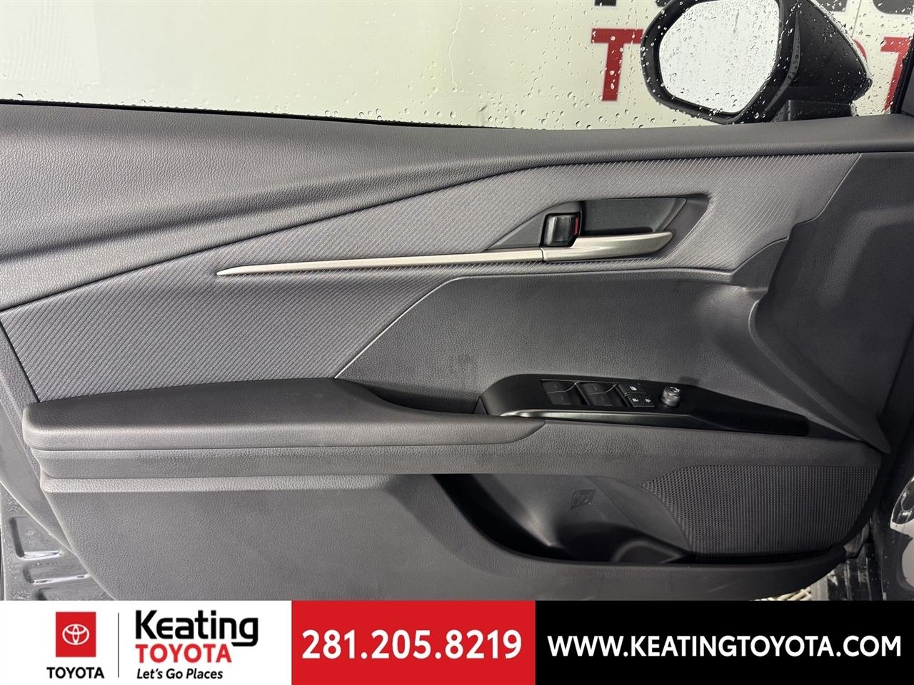 Toyota Camry Hybrid XLE 2026