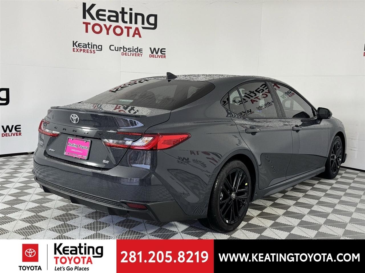 Toyota Camry Hybrid XLE 2026