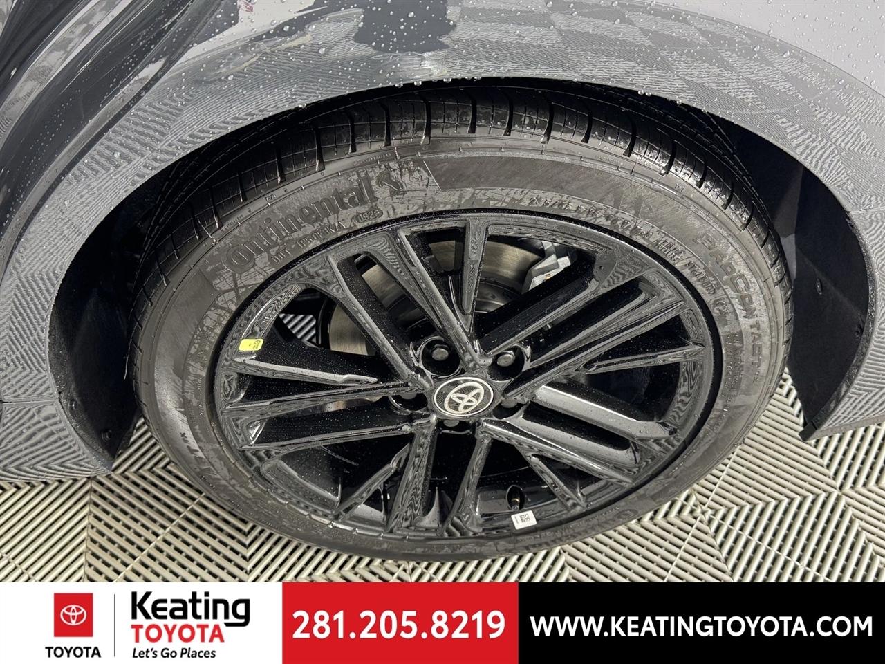 Toyota Camry Hybrid XLE 2026