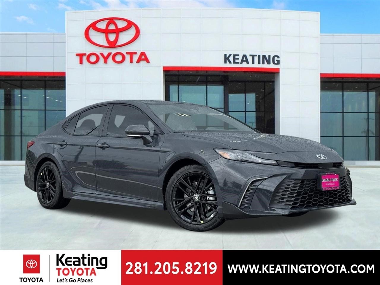 Toyota Camry Hybrid XLE 2026