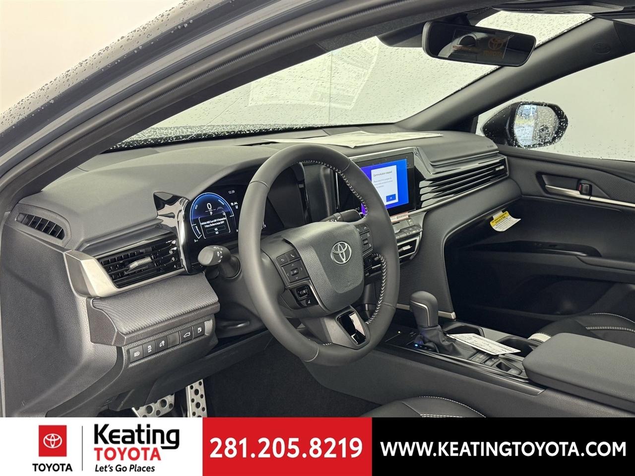 Toyota Camry Hybrid XLE 2026