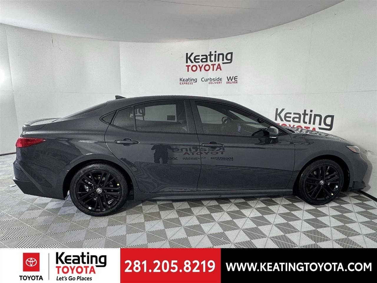 Toyota Camry Hybrid XLE 2026