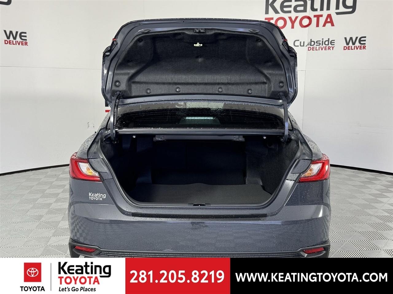 Toyota Camry Hybrid XLE 2026