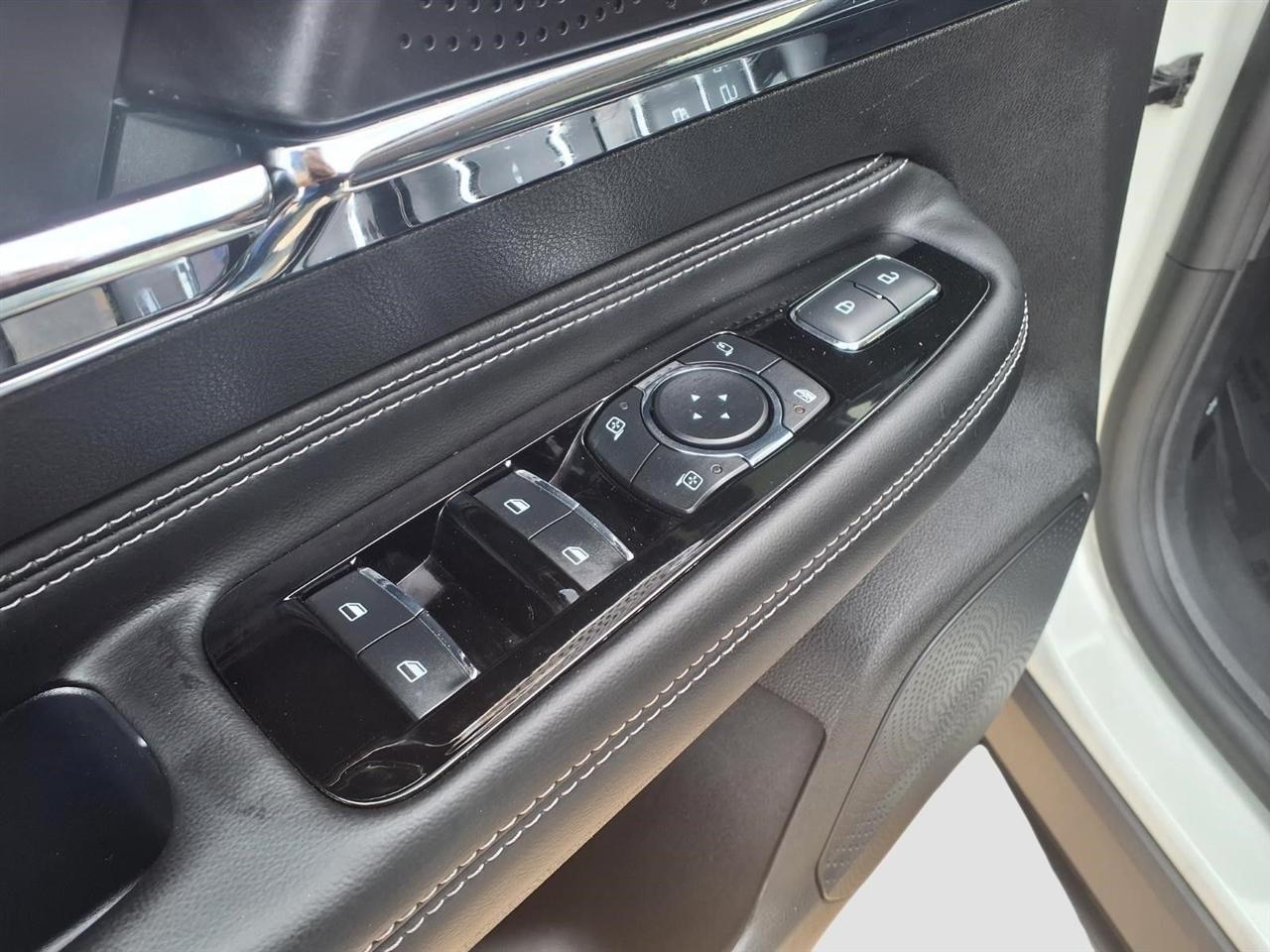 Lincoln Corsair Base 2023