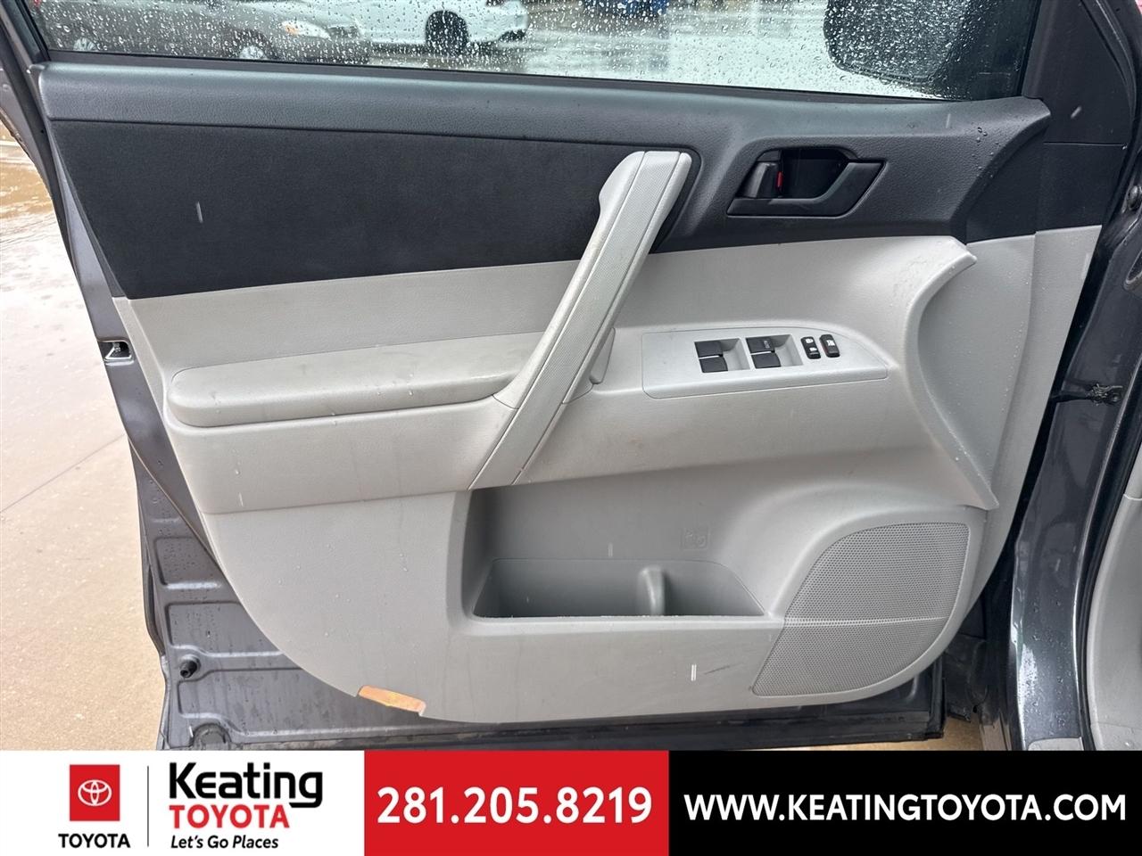 Toyota Highlander Base 2WD V6 2013