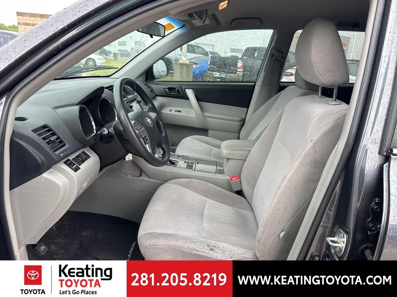 Toyota Highlander Base 2WD V6 2013