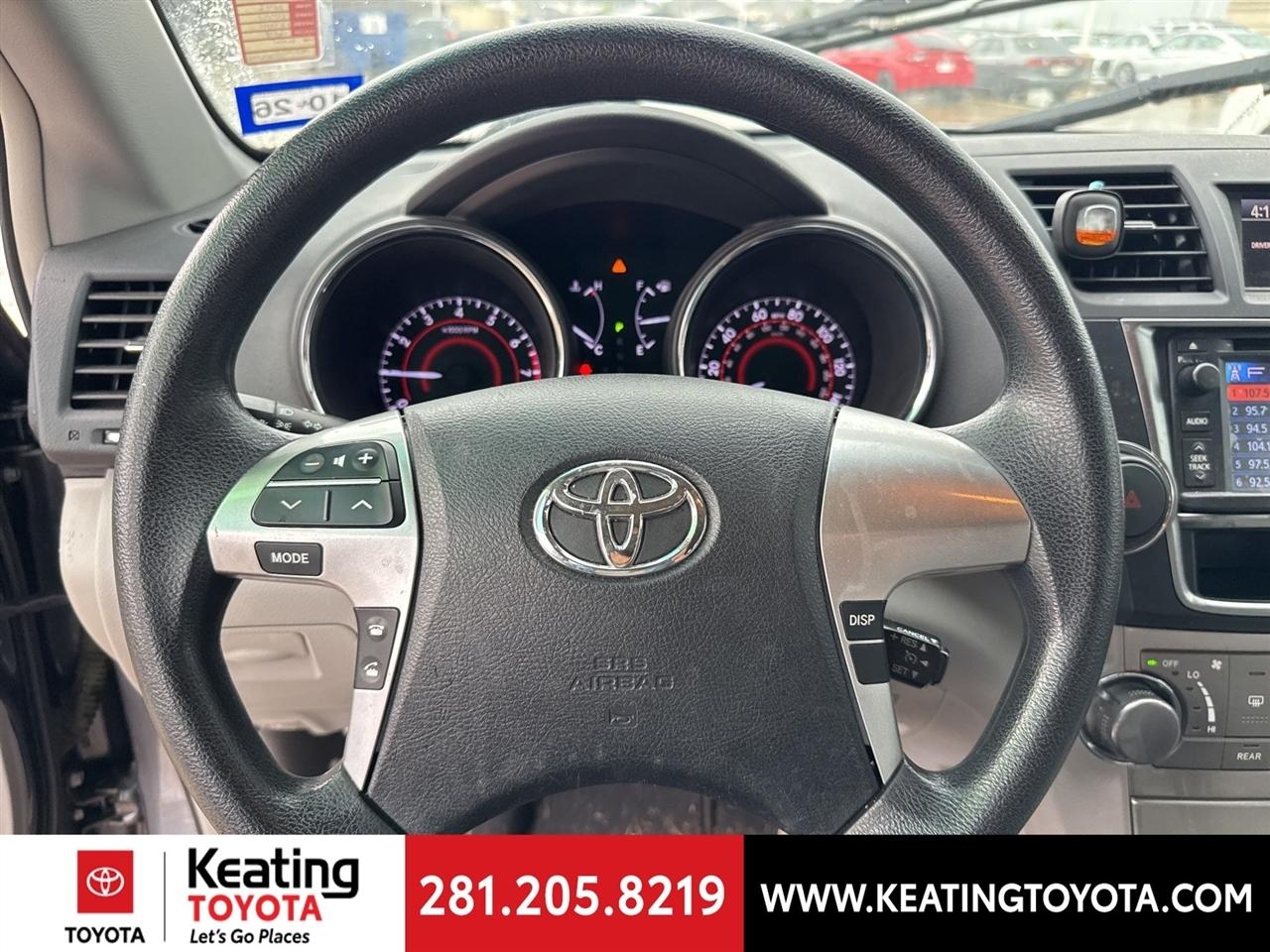 Toyota Highlander Base 2WD V6 2013