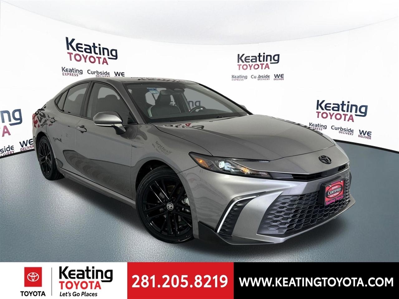 Toyota Camry Hybrid XLE 2025