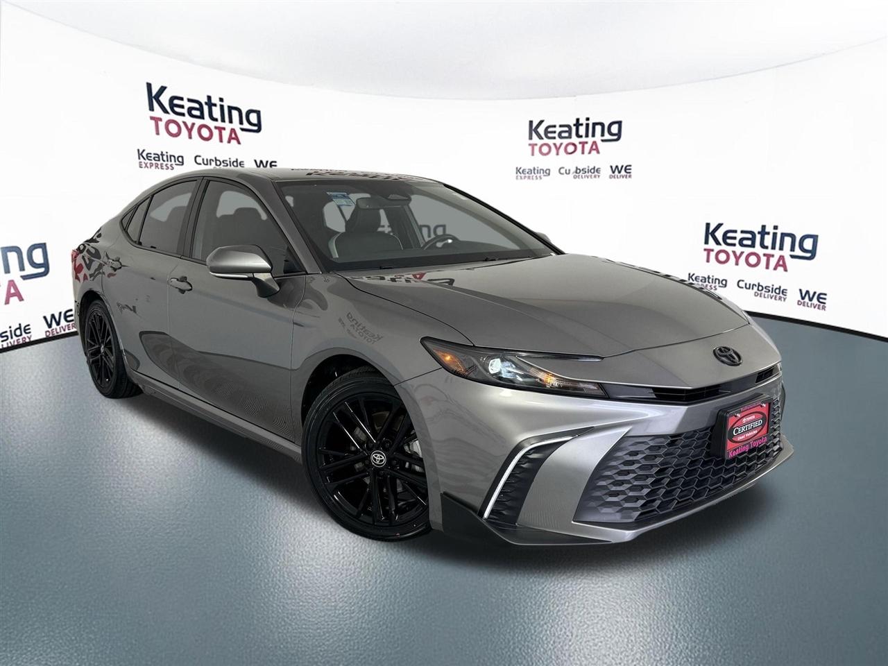 Toyota Camry Hybrid XLE 2025