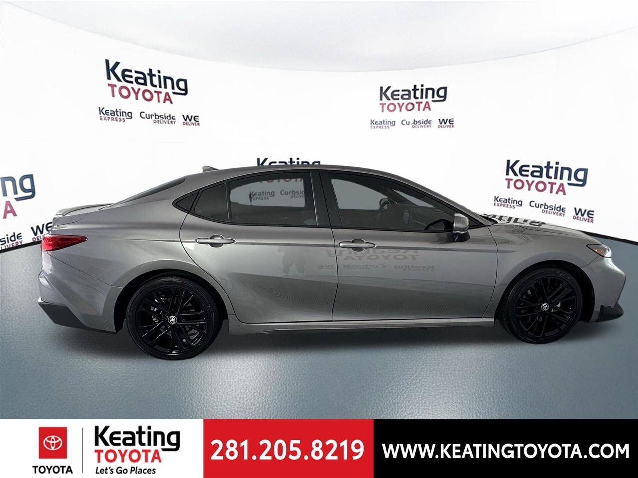 Toyota Camry Hybrid XLE 2025