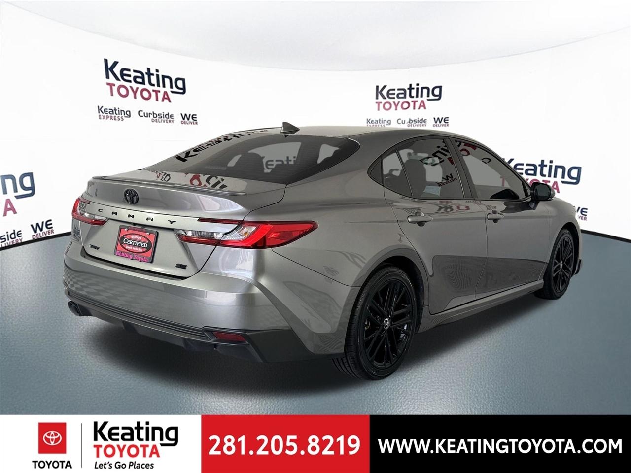 Toyota Camry Hybrid XLE 2025