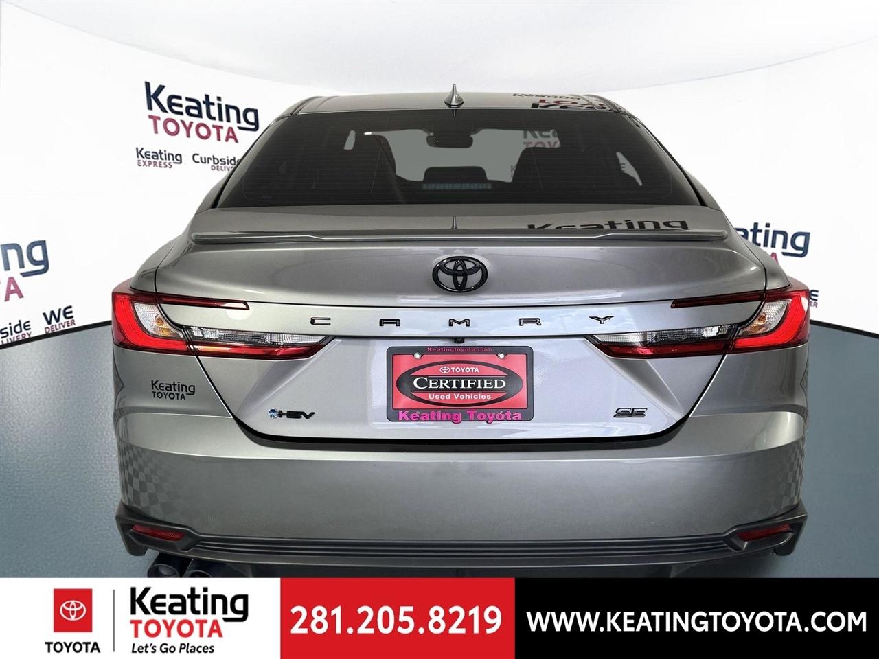 Toyota Camry Hybrid XLE 2025