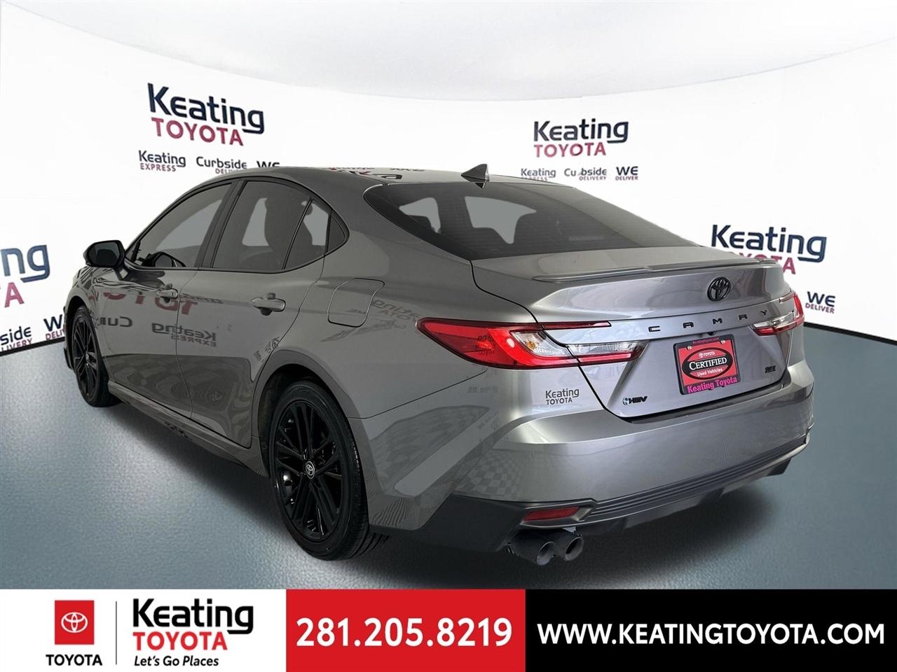 Toyota Camry Hybrid XLE 2025