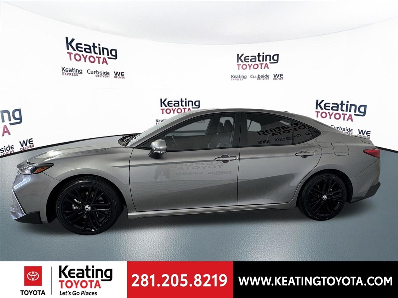 Toyota Camry Hybrid XLE 2025