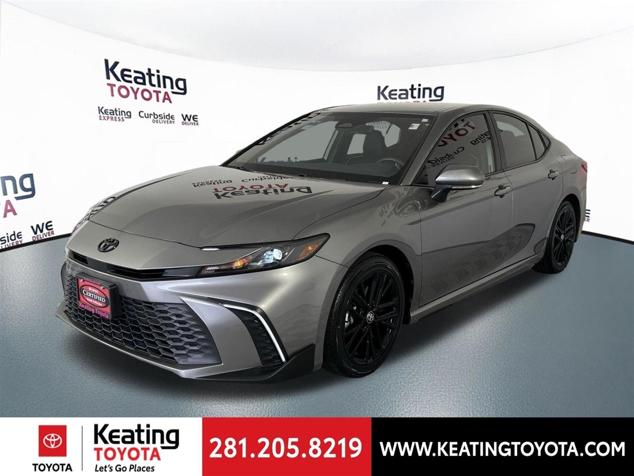 Toyota Camry Hybrid XLE 2025