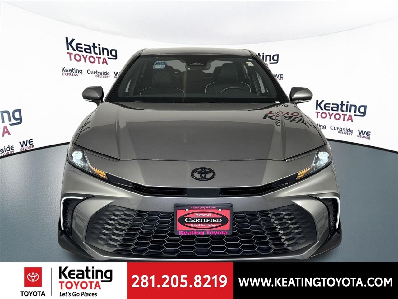 Toyota Camry Hybrid XLE 2025