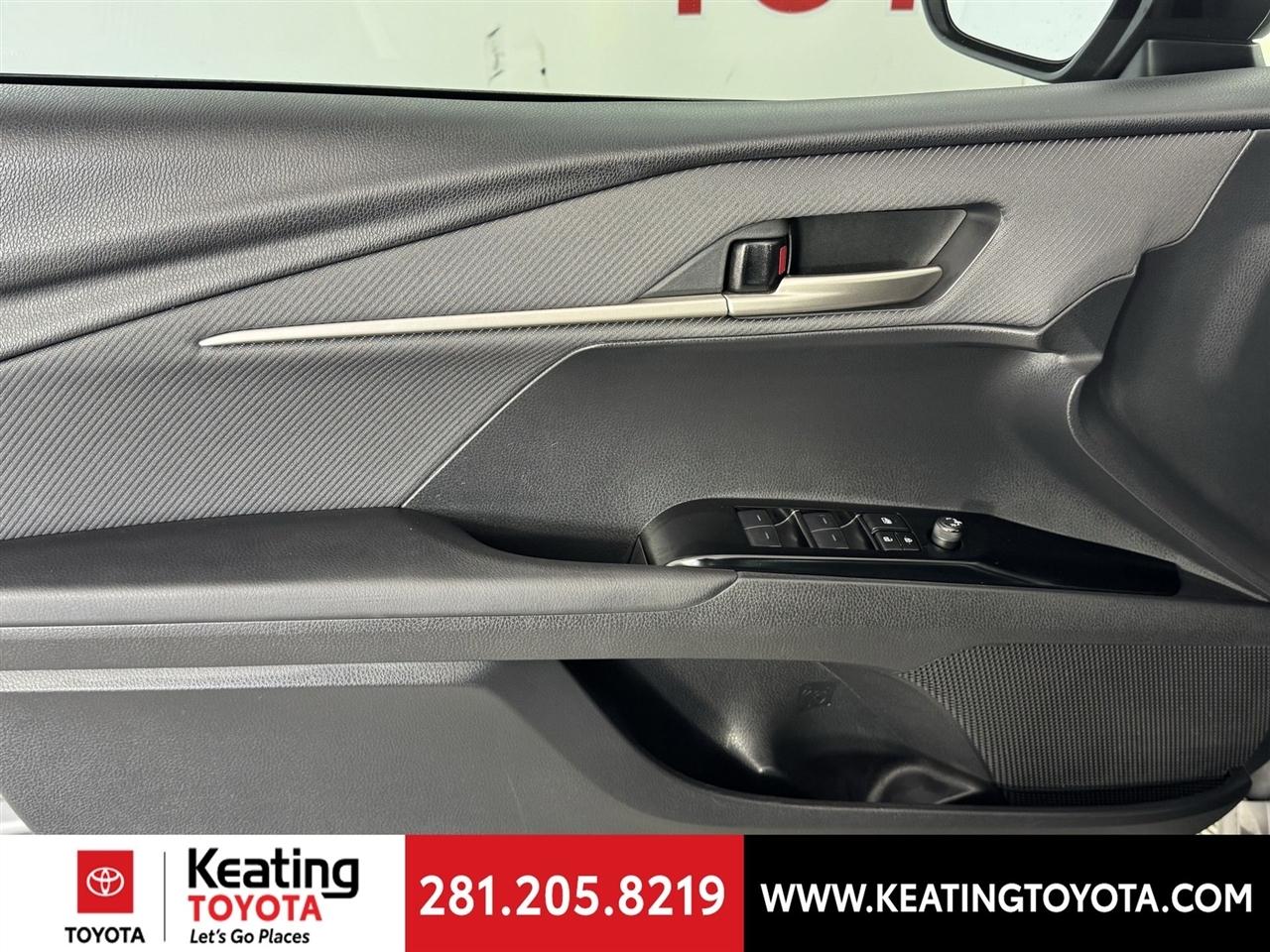 Toyota Camry Hybrid XLE 2025