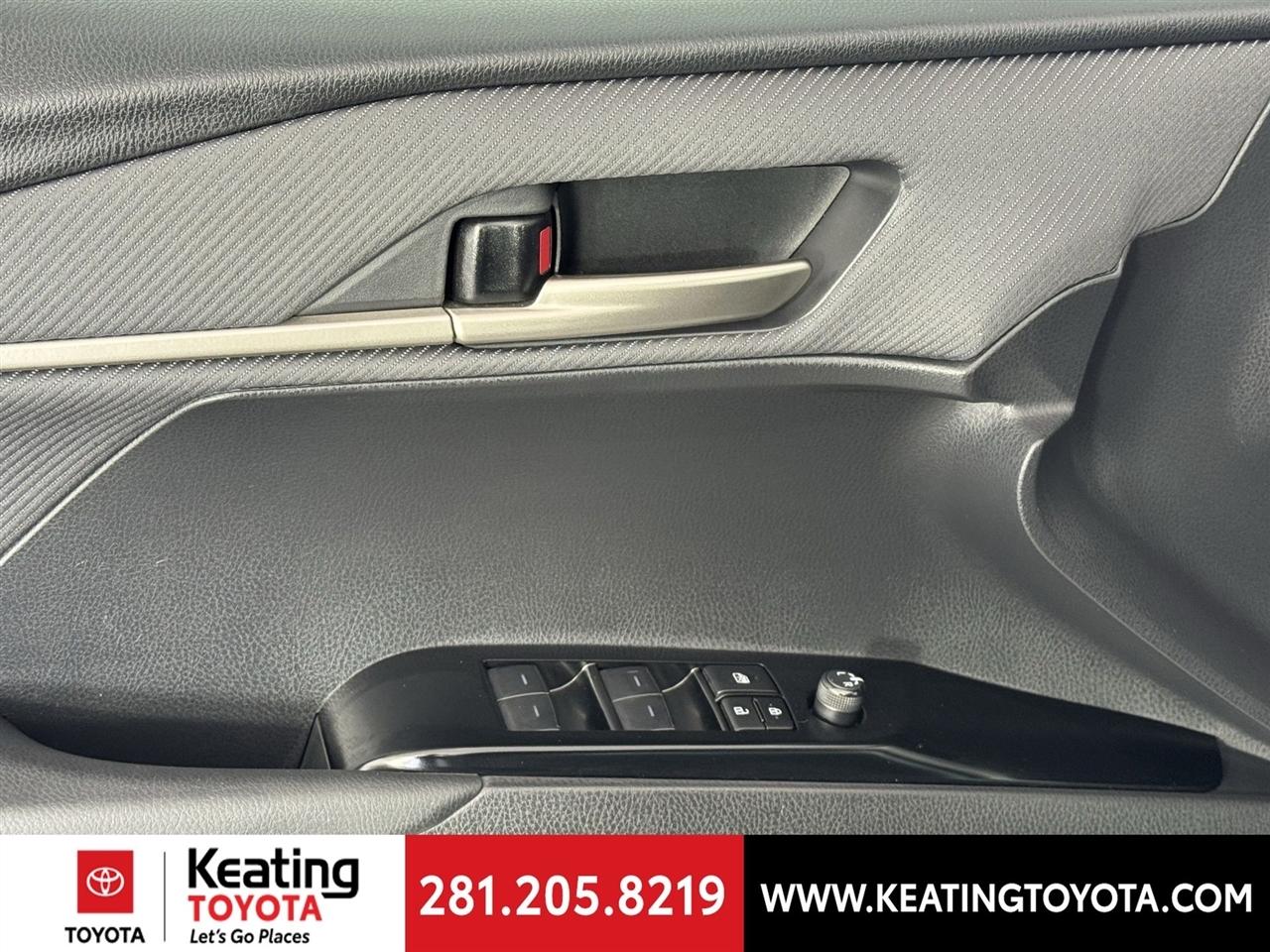 Toyota Camry Hybrid XLE 2025