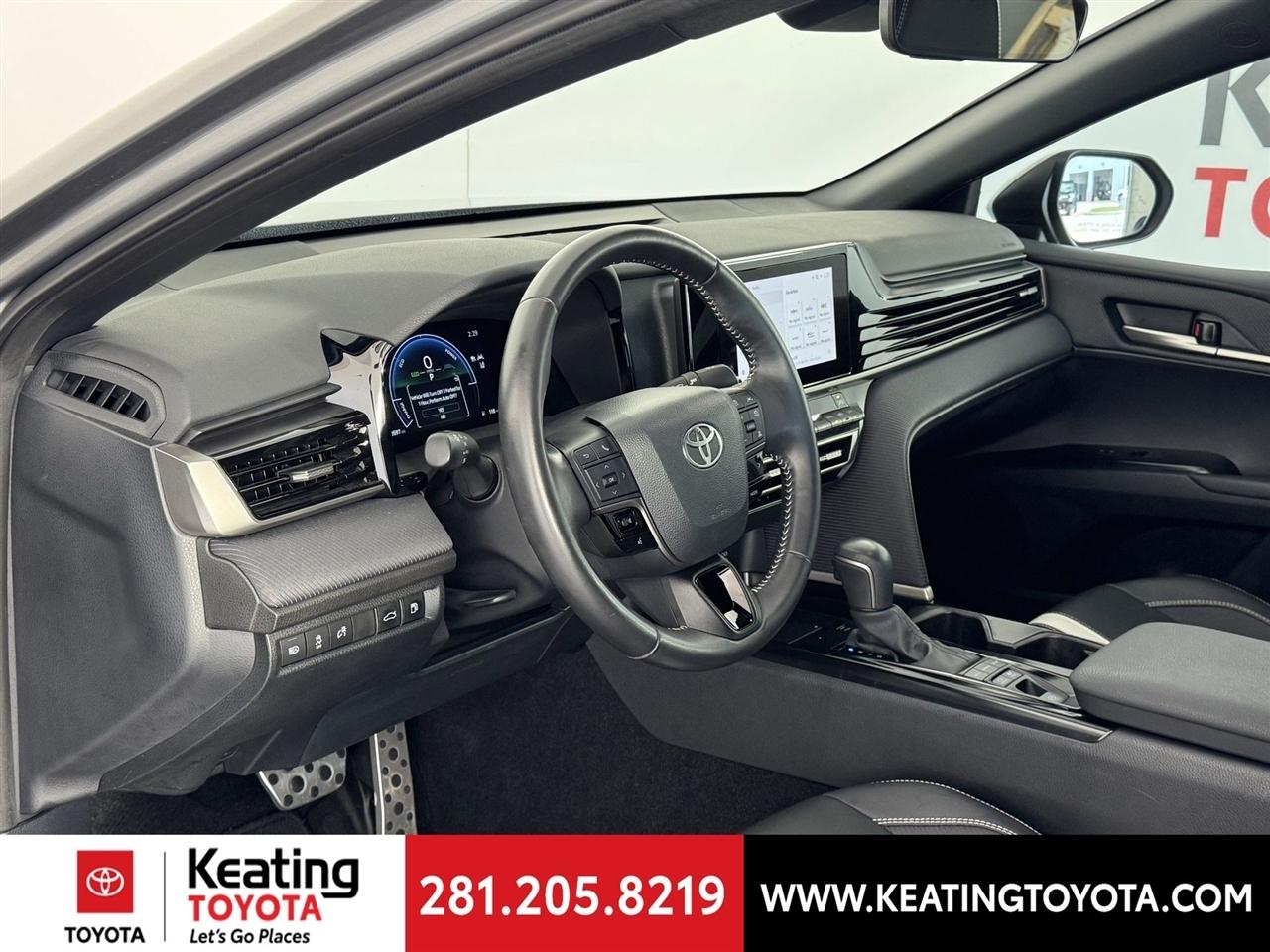 Toyota Camry Hybrid XLE 2025