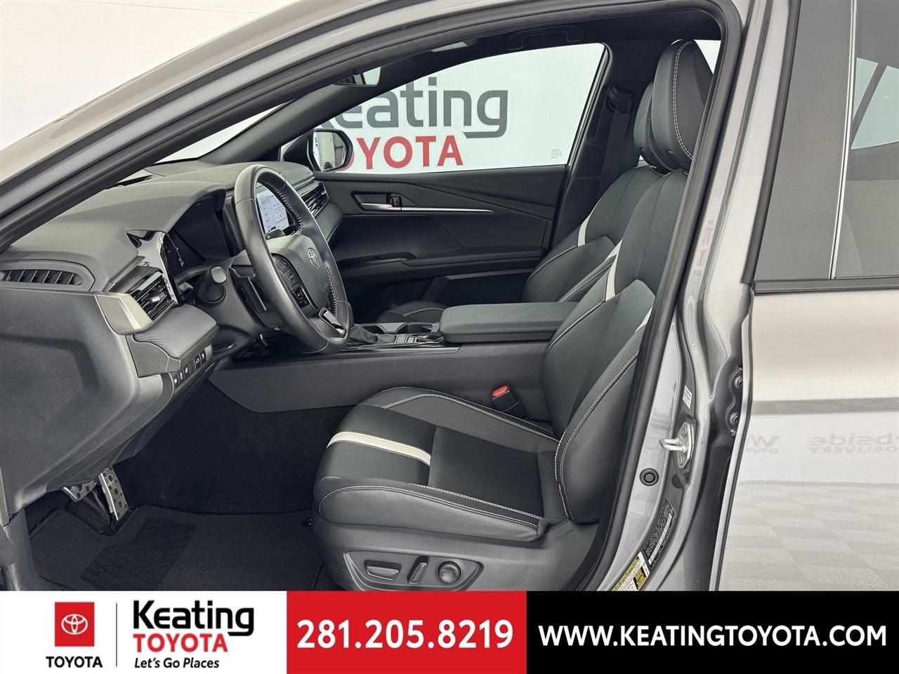 Toyota Camry Hybrid XLE 2025