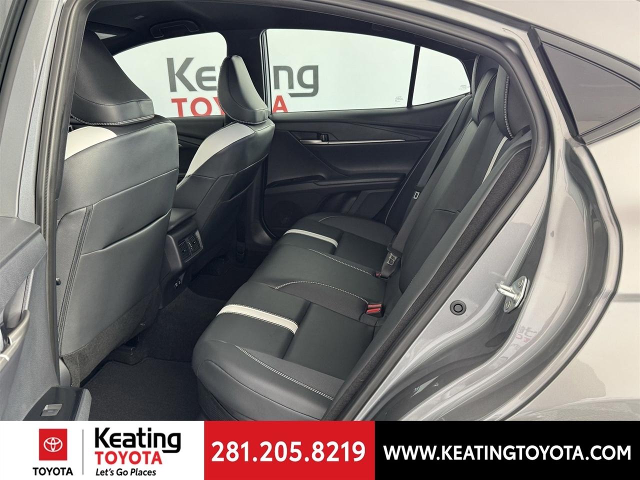 Toyota Camry Hybrid XLE 2025