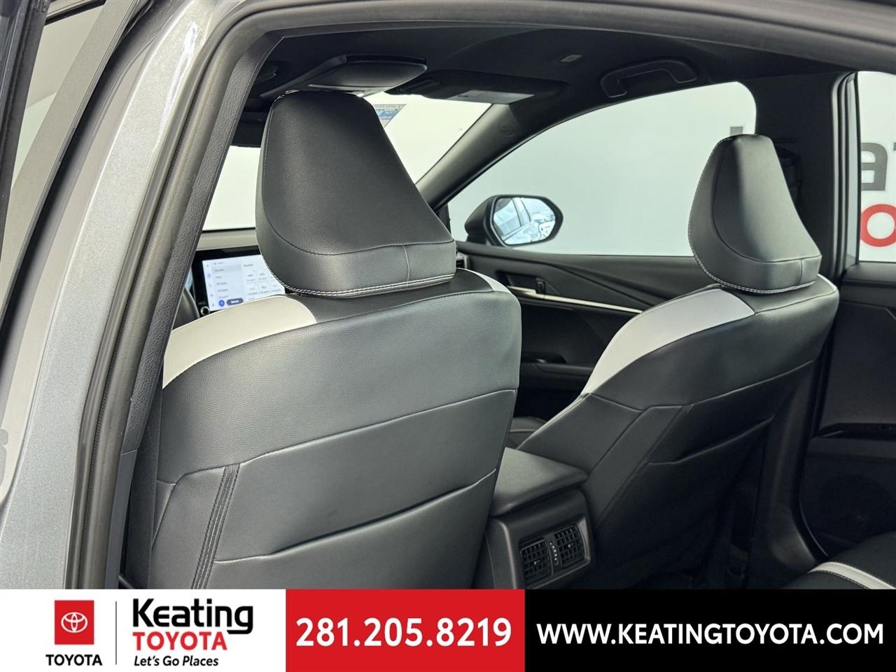 Toyota Camry Hybrid XLE 2025