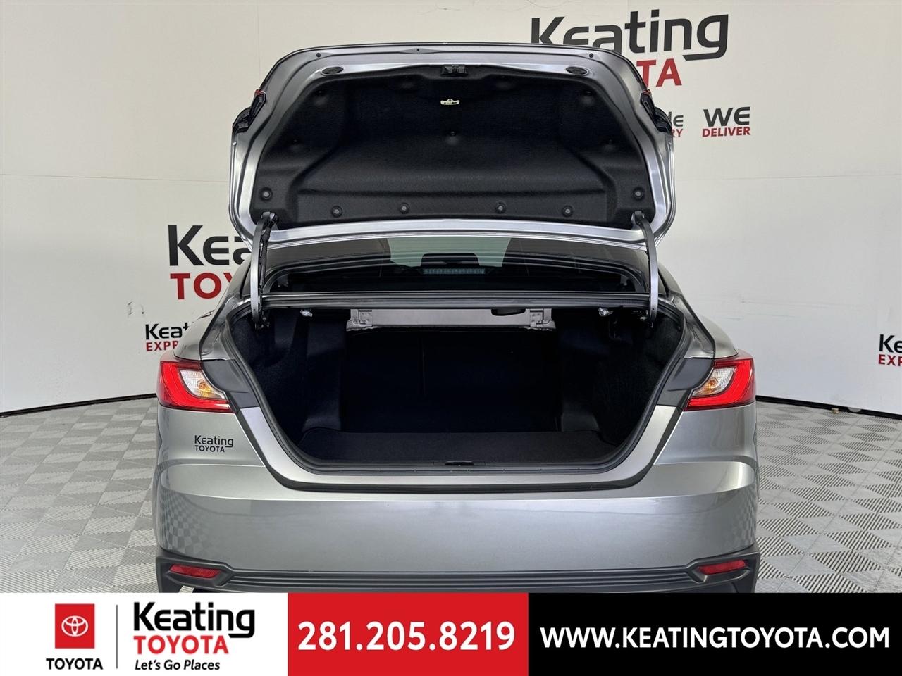 Toyota Camry Hybrid XLE 2025