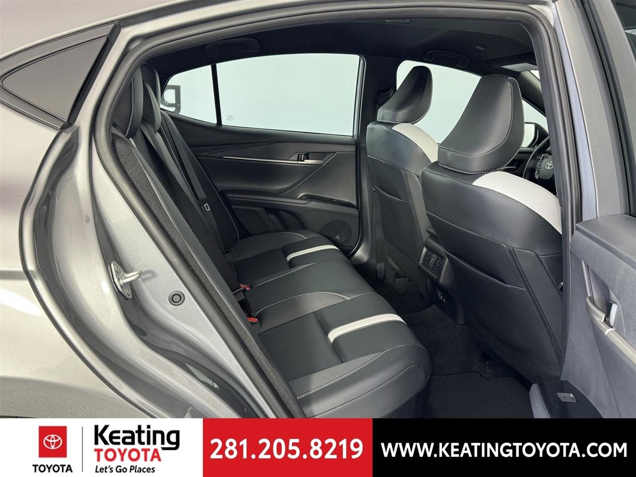 Toyota Camry Hybrid XLE 2025