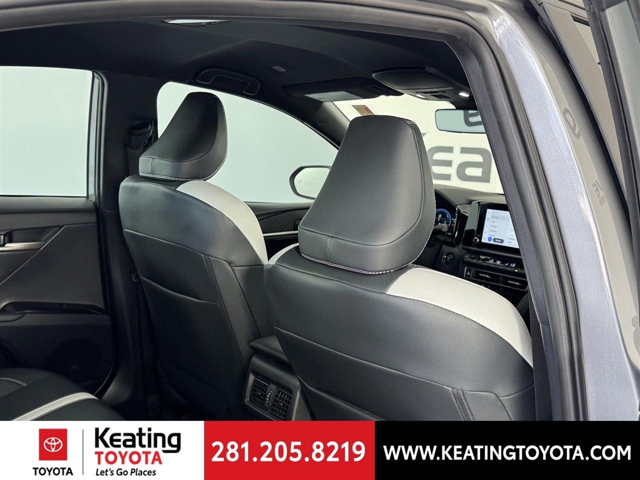 Toyota Camry Hybrid XLE 2025