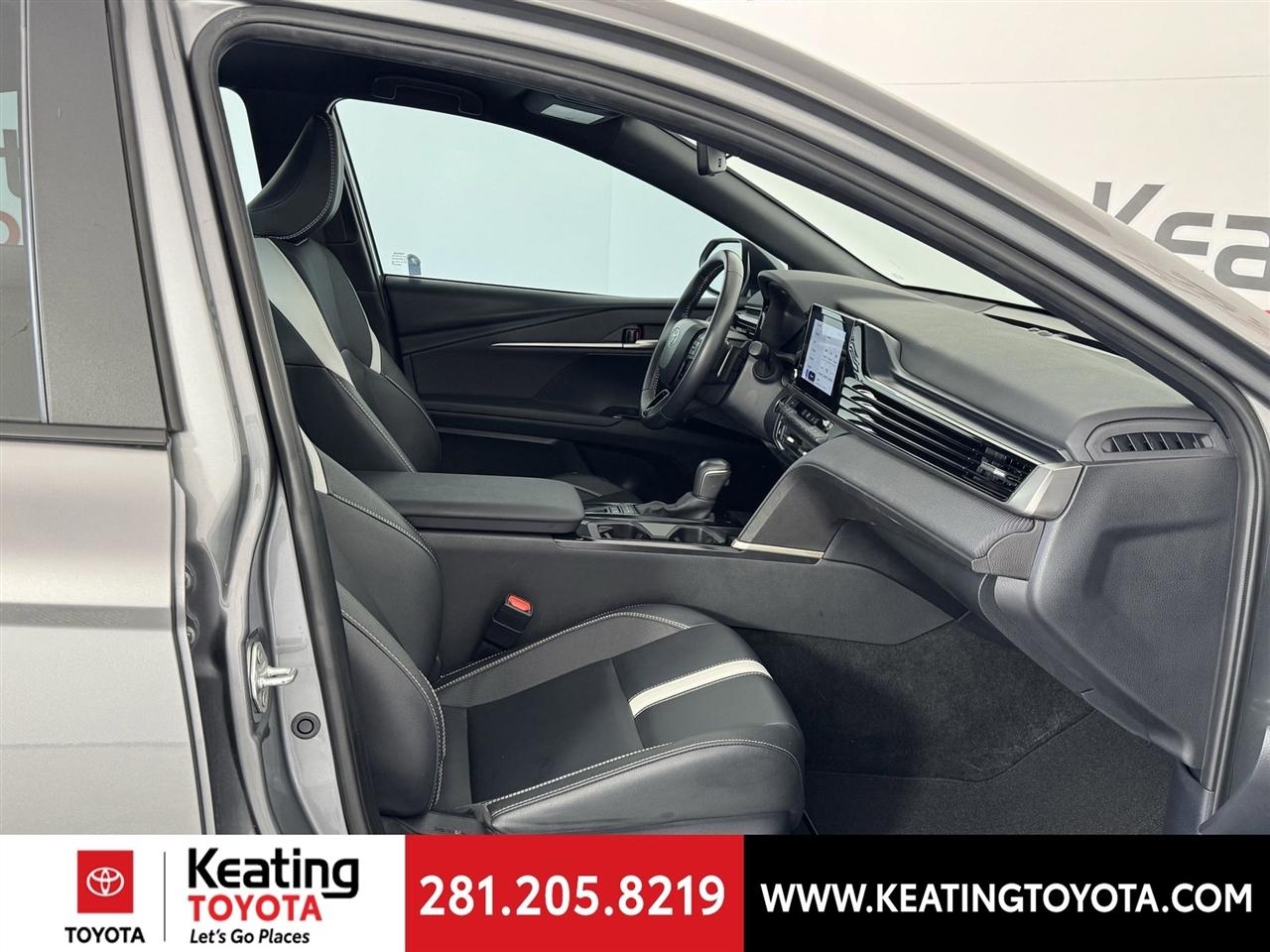 Toyota Camry Hybrid XLE 2025